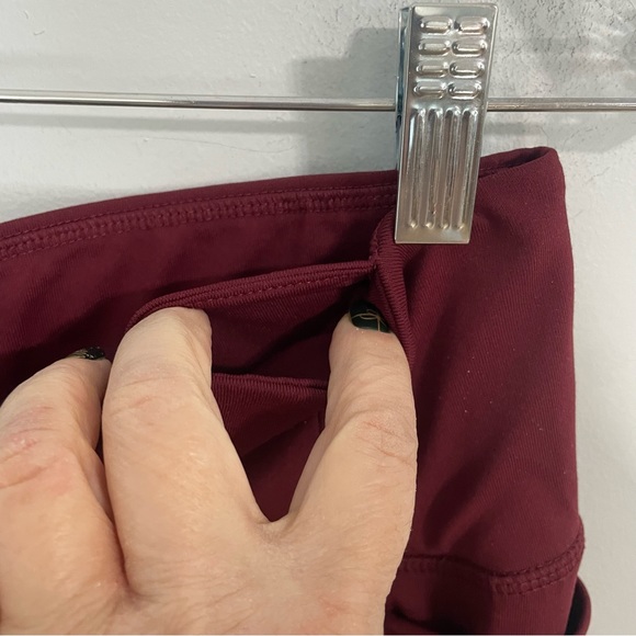 Lane Bryant LIVI Power Color Block Capri Signature S Leggings Zinfandel Sz 18/20 - Picture 14 of 15